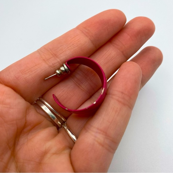 Vintage 1980s Pink Enamel Metal Hoop Post Earrings - Picture 7 of 8